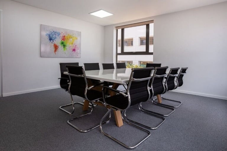 St Albans - AL1 3TF, 1 Desk serviced office to rent at 2 Fountain Court