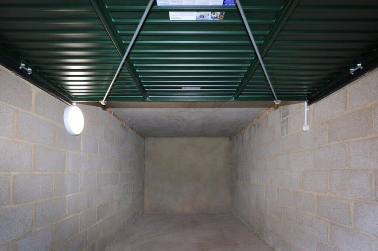 Garages to rent: Metropole Road, Folkestone CT20 2XL - GATED SITE, INTERNAL LIGHTS & POWER SOCKETS