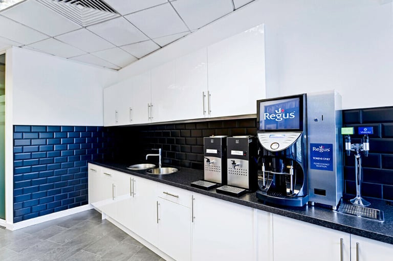Birmingham - B37 7YN, Unlimited office access in Regus Birmingham NEC/Airport
