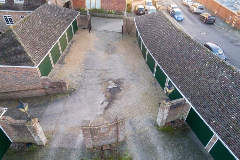 Garages to rent: Metropole Road, Folkestone CT20 2XL - GATED SITE, INTERNAL LIGHTS & POWER SOCKETS