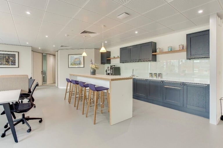 Birmingham - B15 1TR, 2 Work station private office to rent Apex House