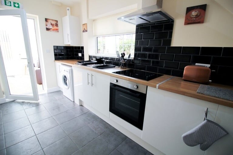 Stunning Double En-Suite Rooms in Woodlands!!