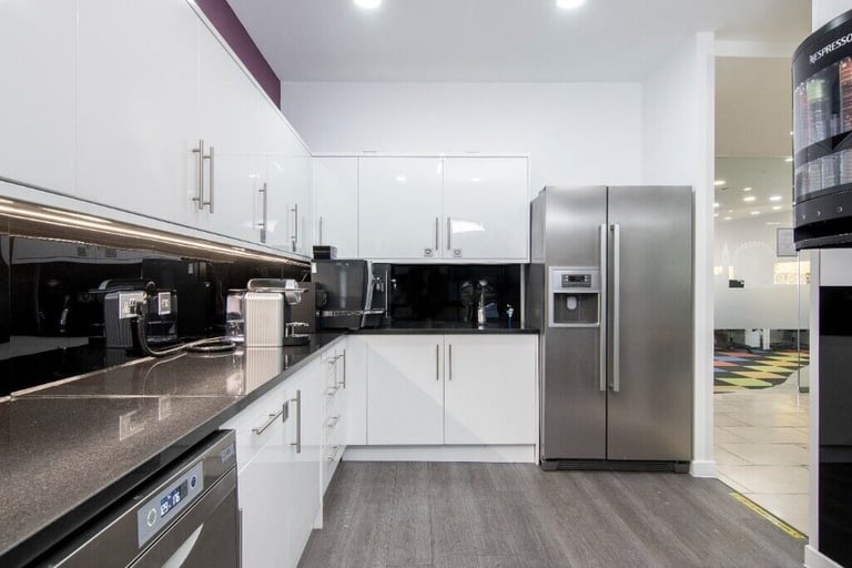 London – E14 5AA, Private office space for 5 people in Signature 37th Floor Canary Wharf