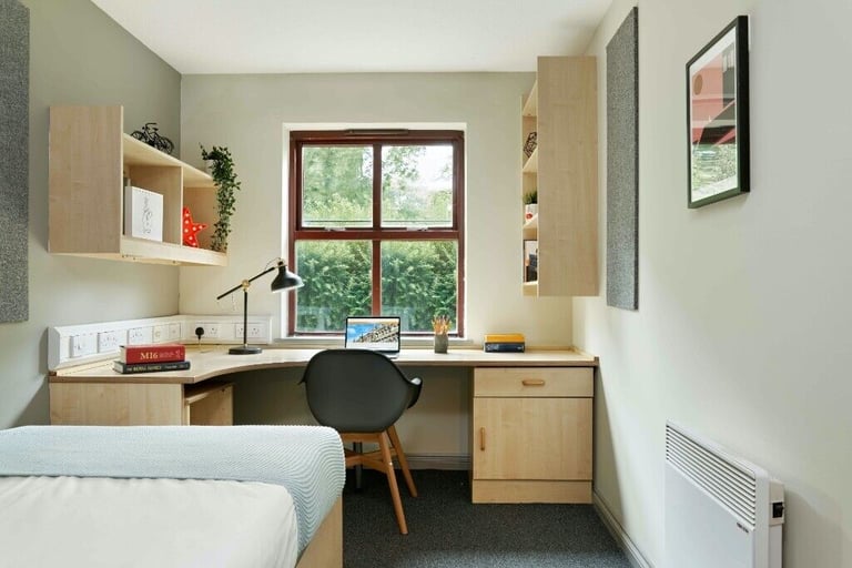 STUDENT ROOMS TO RENT IN HUDDERSFIELD. CLASSIC ENSUITE WITH 3/4 DOUBLE