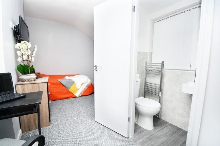 Huddersfield 4 Bed High Spec HMO For Sale Immaculate Throughout Returns in Excess of 30% PA