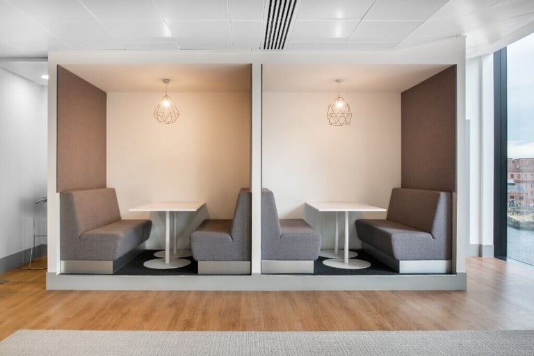 Liverpool - L3 1BP, Co-working 322 sqft serviced office to rent at 1 Mann Island