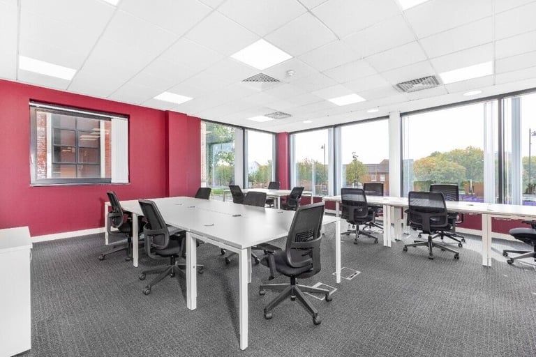 Belfast - BT2 8LA, Open plan office space for 15 people at Forsyth House 