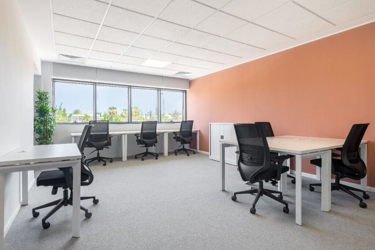 Glasgow - G2 4JR, Open plan office space for 15 people at Spaces Charing Cross
