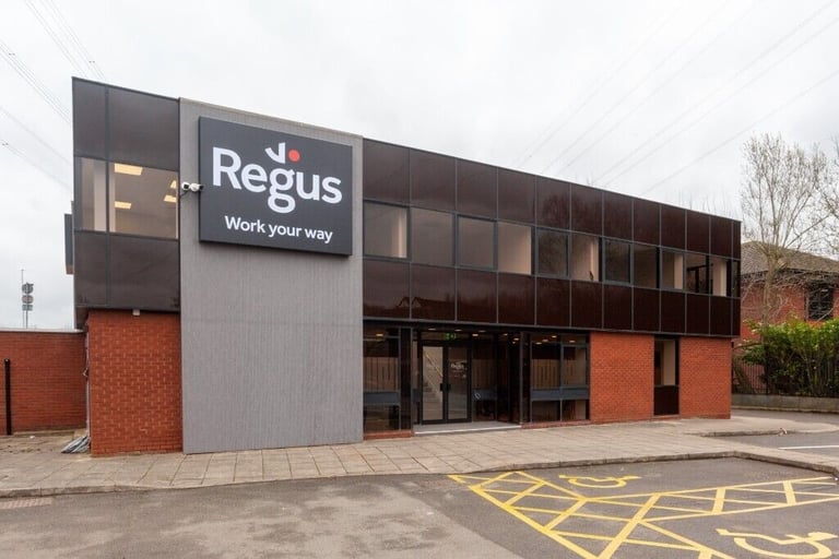 Leicester - LE19 1WY, Private office space for 5 people in Regus Meridian Business Park