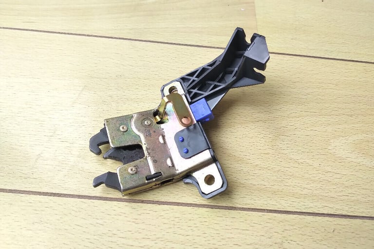 Audi RS4 S4 A4 Boot Lock Mechanism 8E5827505
