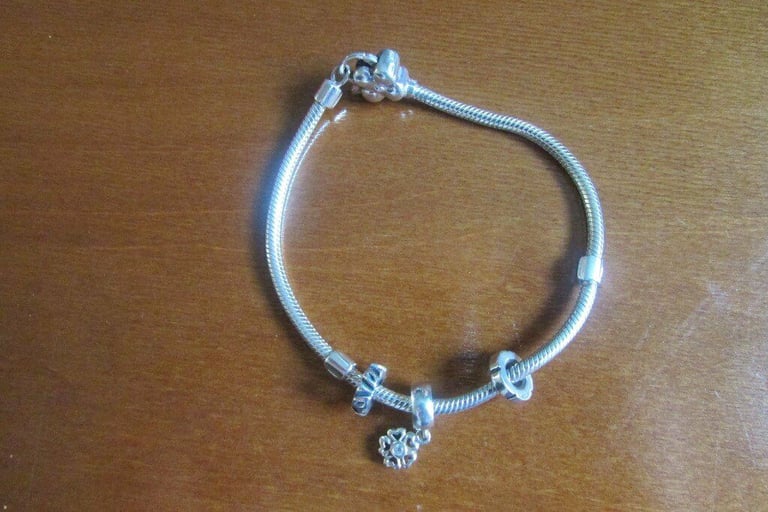 LOVELINKS BRACELET AND CHARMS