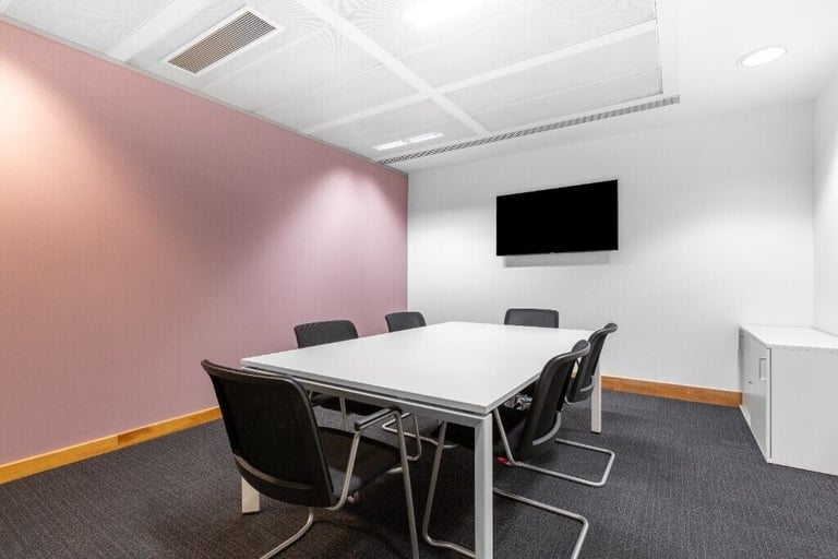 Richmond - TW9 2PR, Open plan office space for 15 people to rent at Parkshot House 