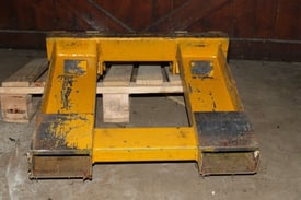 Forklift attachment for lifting oil drums