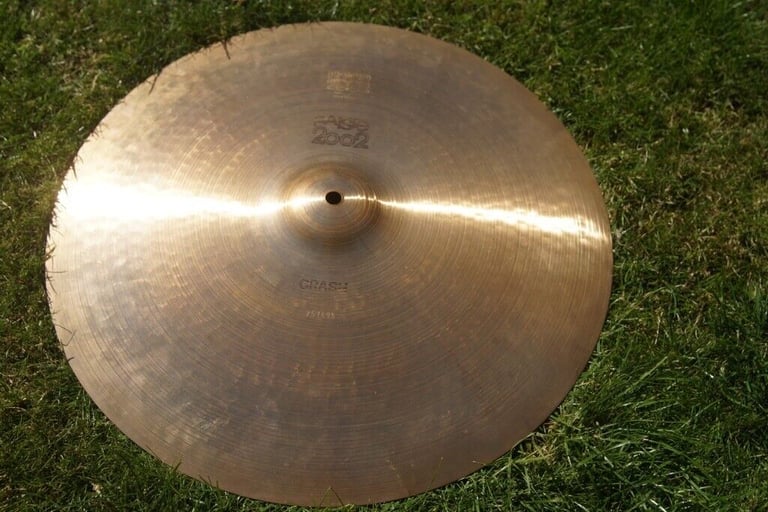 image for Paiste 2002 18 inch Crash cymbal - '77 - Black logo - Vintage - 1365g