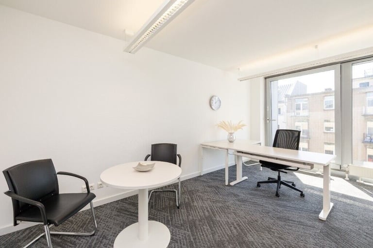 Leeds - LS12 6LX, Flexible office memberships in Regus Leeds City West Business Park