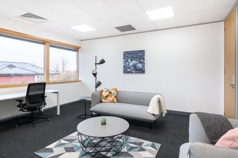 Edinburgh - EH12 9DQ, 2 Desk serviced office to rent at 4 Redheughs Rigg