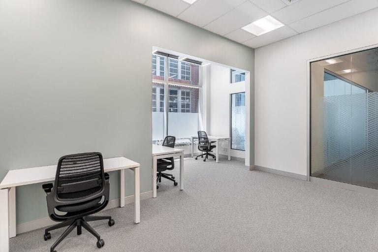 London - N1 9PP, 3 Desk serviced office to rent at Spaces Angel Islington 