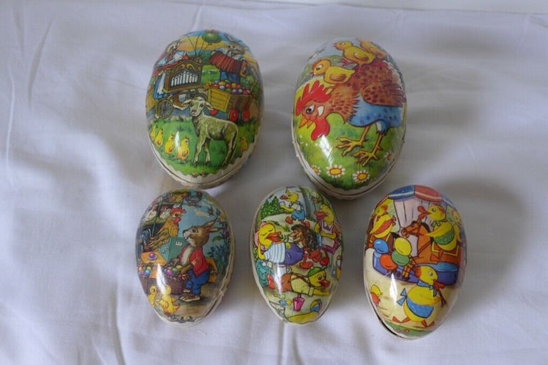COLLECTIBLE/COLLECTABLE: VINTAGE Traditional EAST GERMANY (GDR) paper mache/papier-mâché Easter Eggs