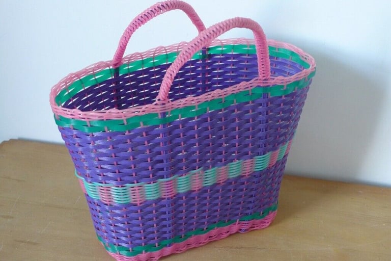 image for Woven Plastic Shopping / Beach / Picnic Basket / Bag. 1990s vintage, but retro 1940s/1950s style.