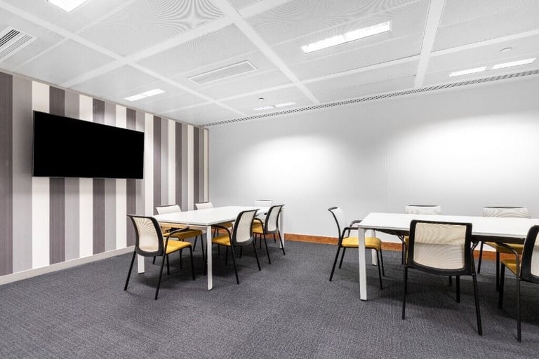 Richmond - TW9 2PR, Open plan office space for 15 people to rent at Parkshot House 