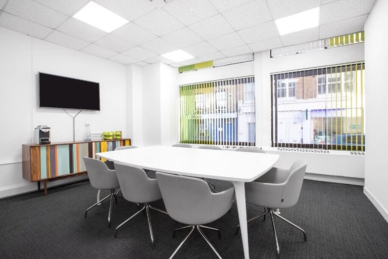 London - SE1 1LB, 5 Desk serviced office to rent at Borough High Street