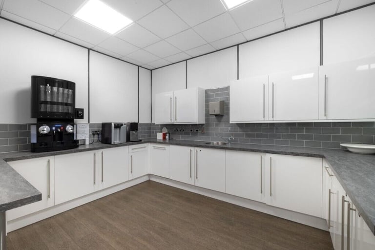 Edinburgh - EH2 2ER, Open plan 5381 sqft serviced office to rent at Princes Street