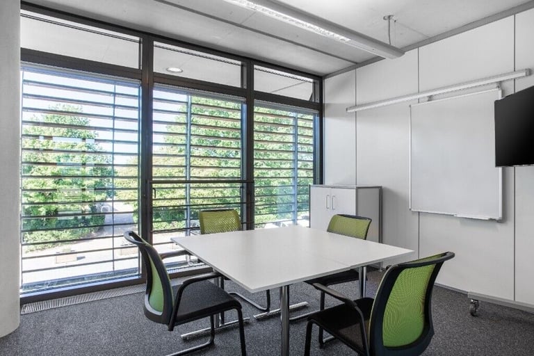 Luton - LU2 8DL, 2ws serviced office to rent at Great Marlings