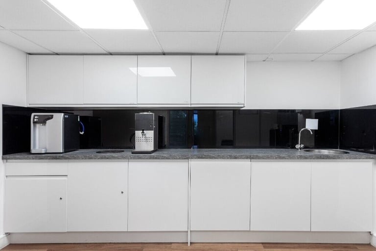 Potters Bar - EN6 5BS, 2 Work station private office to rent at Maple House