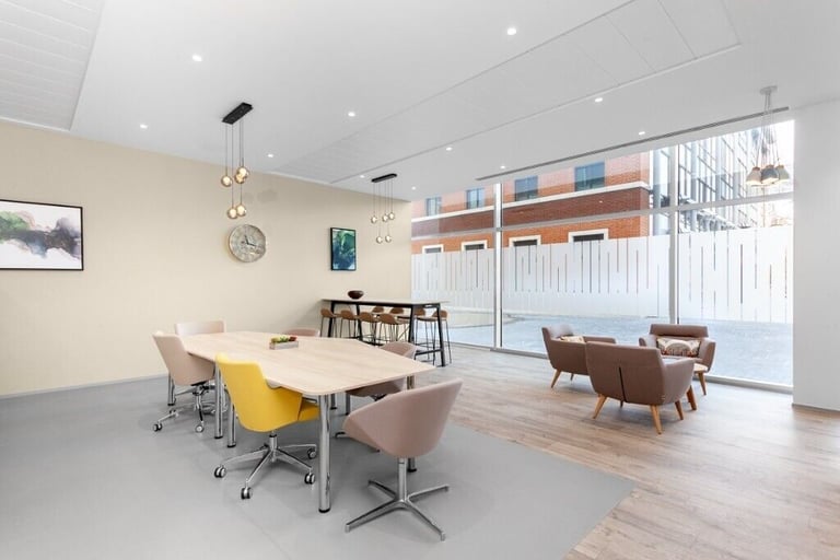 Reading - RG1 3EU, 2 Desk serviced office to rent at Davidson House