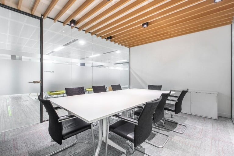 London - EC3A 8AA, Open plan office space for 15 people at Liverpool Street St Mary's Axe