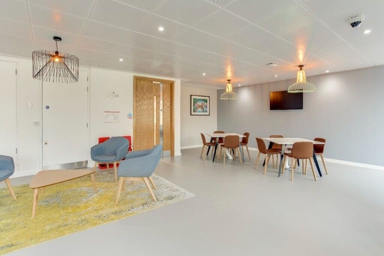 Birmingham - B15 1TR, 4 Work station private office to rent Apex House
