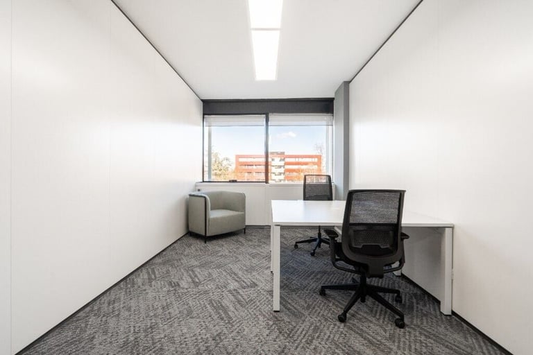 Windsor - SL4 1TX, 2 Work station private office to rent at 59-60 Thames Street