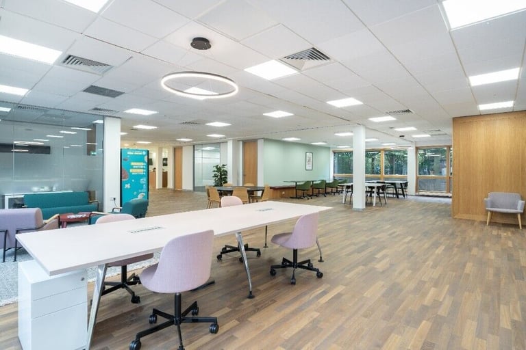 Edinburgh - EH12 9DQ, 3 Desk serviced office to rent at 4 Redheughs Rigg