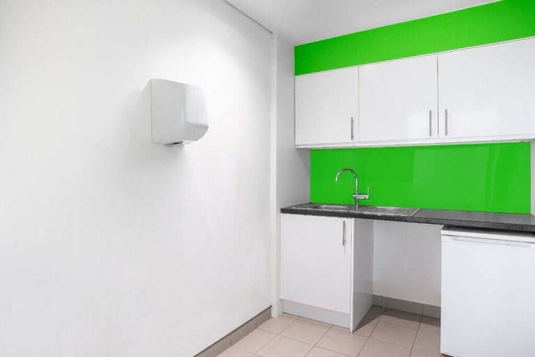 Luton - LU2 8DL, 2ws serviced office to rent at Great Marlings