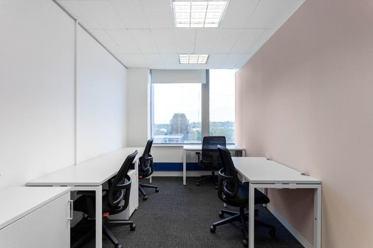 Potters Bar - EN6 5BS, 4 Work station private office to rent at Maple House