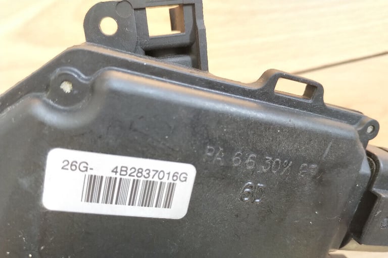 Audi A6 RS4 S4 A4 B6 B7 & Cabriolet Right Door Lock 4B2837016