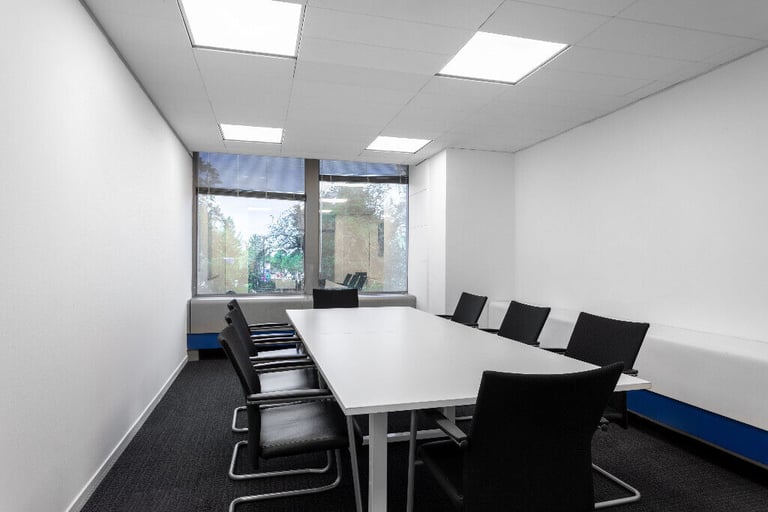 Potters Bar - EN6 5BS, Flexible office memberships in Regus Maple House