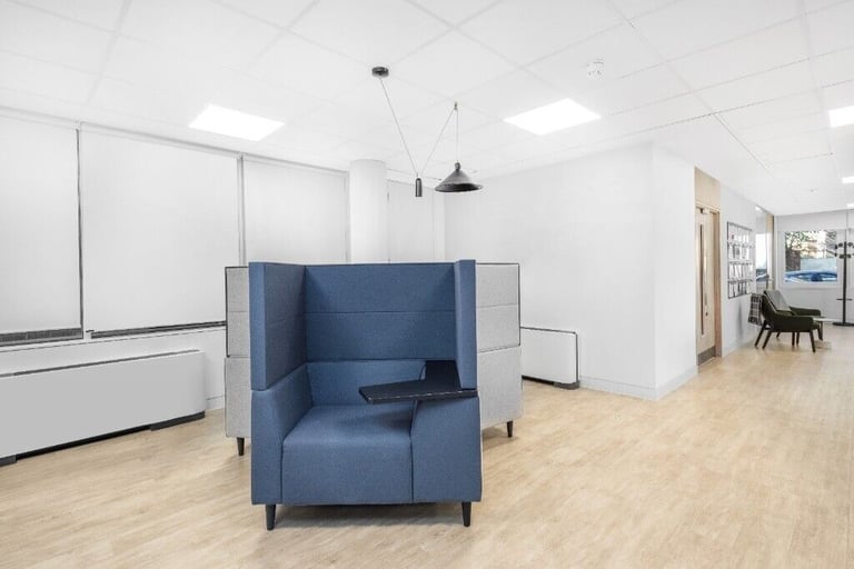 London - BR1 1LU, 3 Work station private office to rent at Regus Bromley South