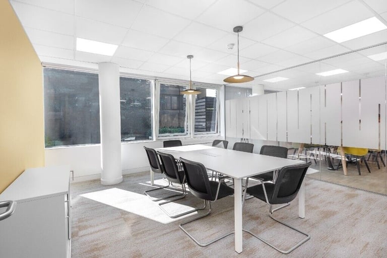 London - BR1 1LU, 1 Work station private office to rent Regus Bromley South