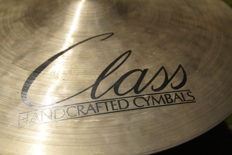 UFIP Class Series 14 inch Hi hat cymbals - Pair - '90s - rare- 1373/1400g - Vintage