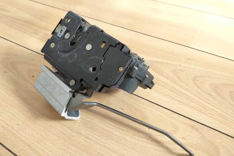 Audi A6 RS4 S4 A4 B6 B7 & Cabriolet Right Door Lock 4B2837016