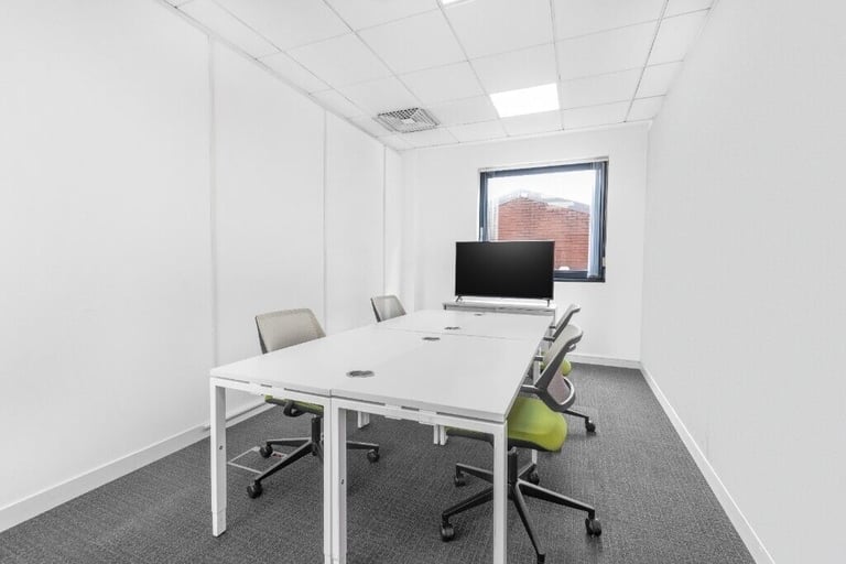 Belfast - BT2 8LA, Open plan office space for 15 people at Forsyth House 