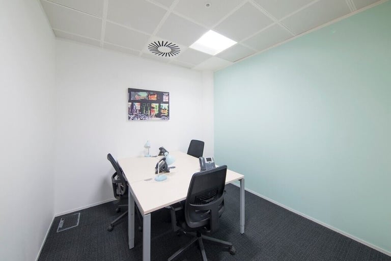 Maidenhead – SL6 1BU, Private office space for 2 person in Regus Station