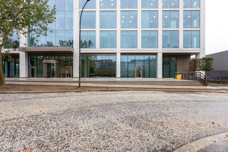 Milton Keynes - MK9 1FH, 5 Desk private office available at Avebury Boulevard