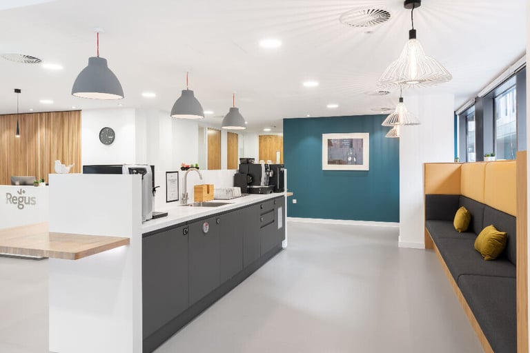 Manchester - M1 4DZ, Coworking space in Regus St James Tower