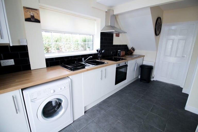 Stunning Double En-Suite Rooms in Woodlands!!