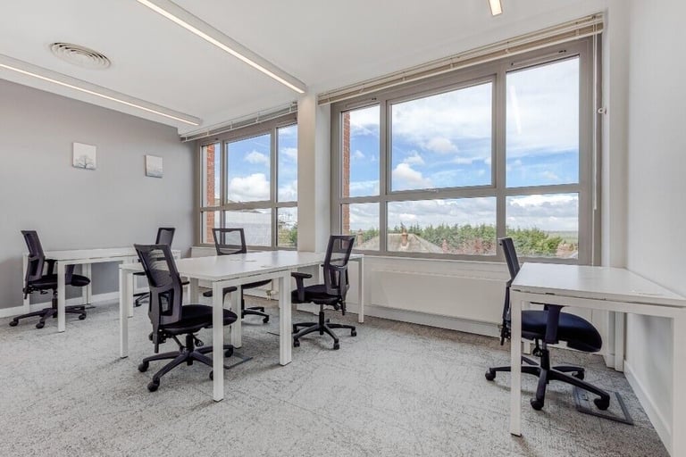 London - SE1 2RE, Open plan 2690 sqft serviced office to rent at 3 More London Riverside