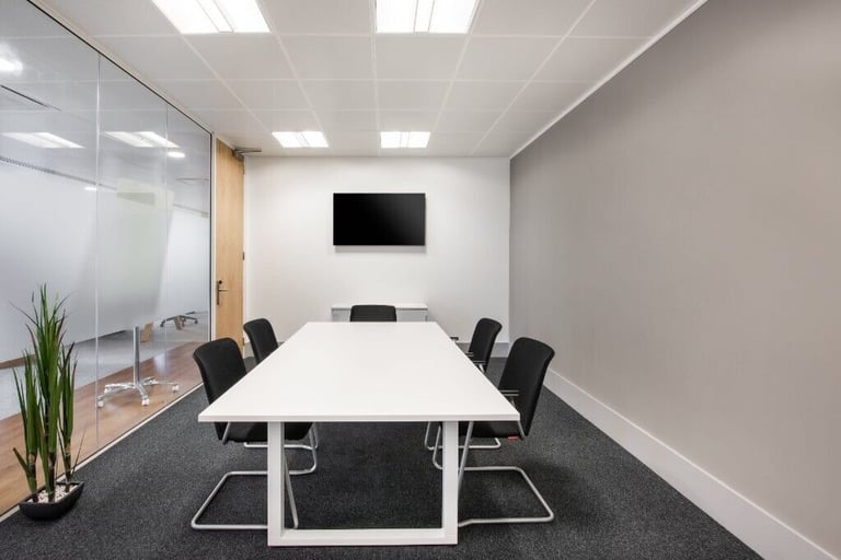 Liverpool - L3 1BP, Co-working 322 sqft serviced office to rent at 1 Mann Island