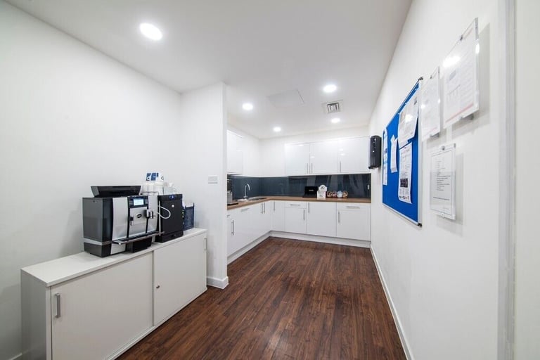 St Albans - AL1 3TF, 5 Desk serviced office to rent at 2 Fountain Court