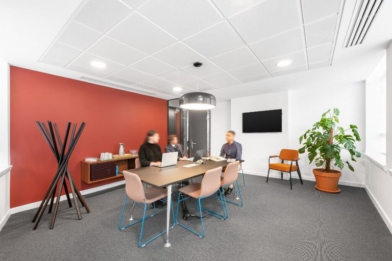 Manchester - M1 5AN, Serviced office to rent for 2 desk at Peter House